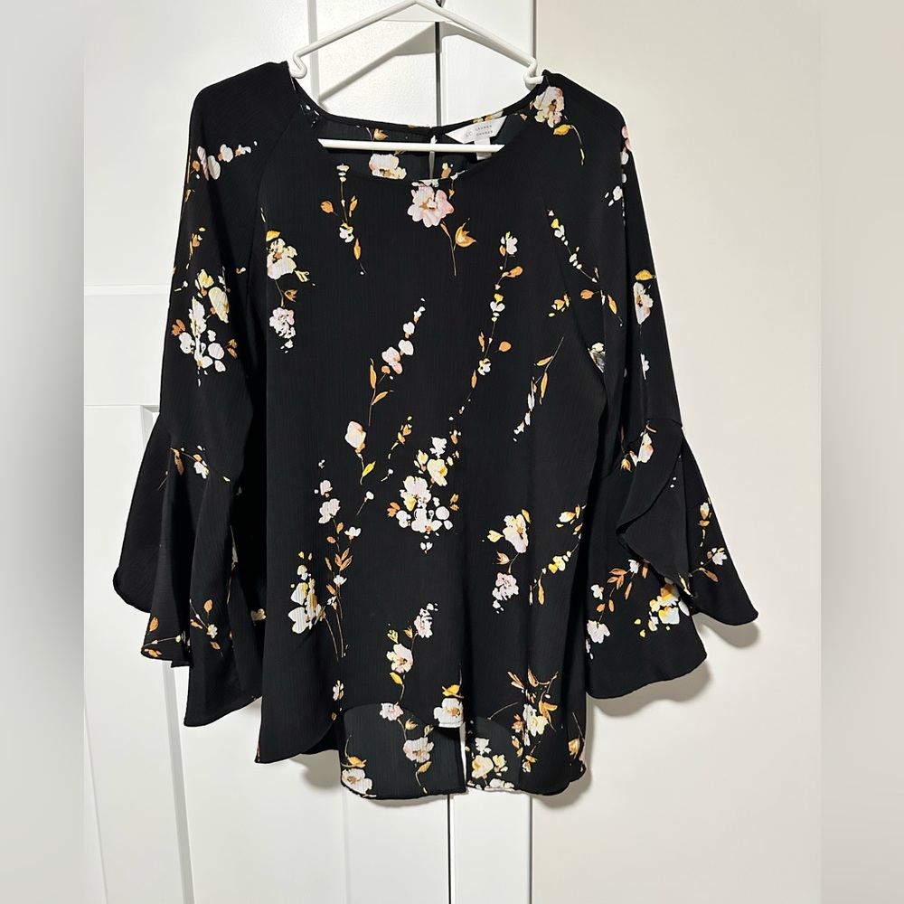 Lauren Conrad bell sleeve floral top